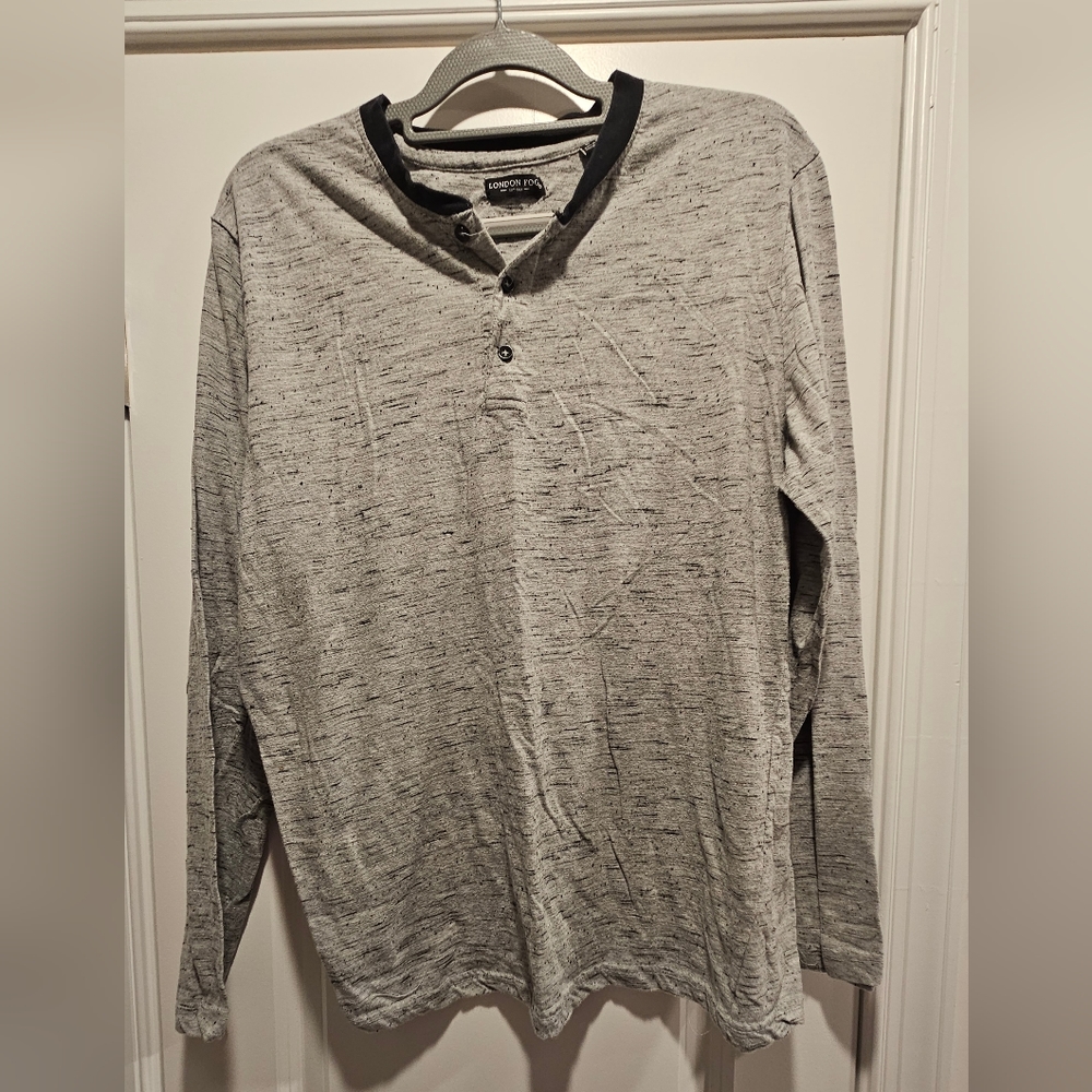 SOLD!!! London Fog long sleeve Henley Sz L